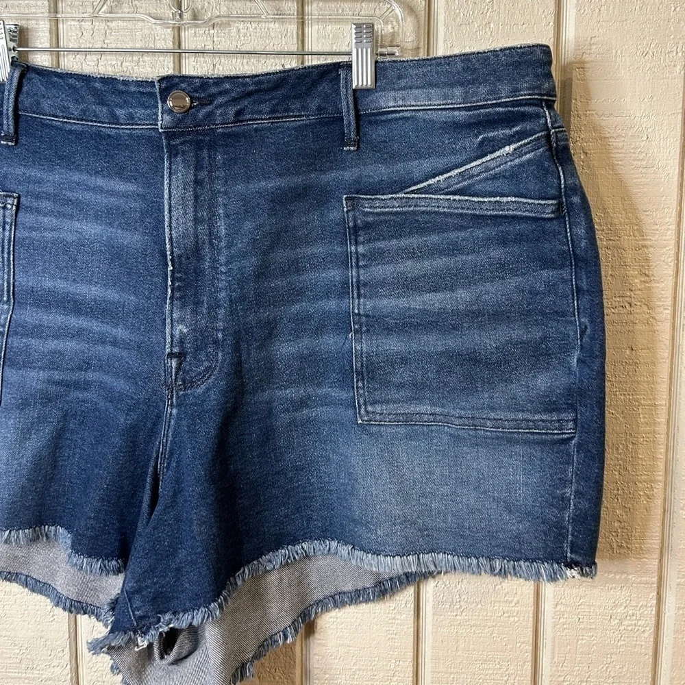 Good American Side Pocket Cutoff Shorts, size 24.